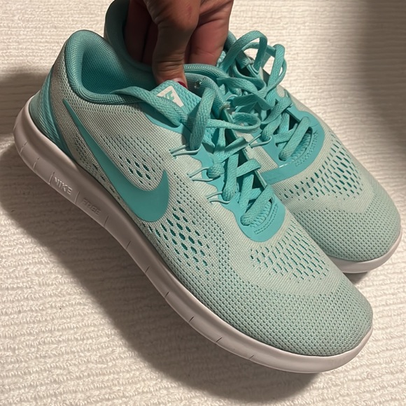🐬 Nikes NWT - Picture 4 of 5